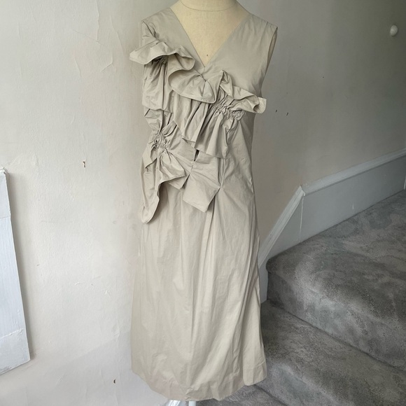 COS Beige Khaki V-Neck Sleeveless Ruffle Detail Cotton Dress Pockets EUC Size 4 - Picture 1 of 8